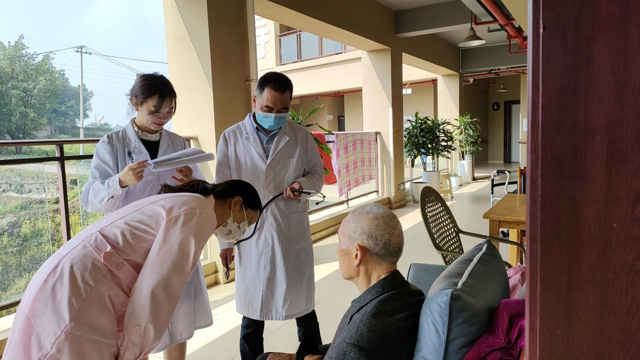 泰康医院义诊康健检查运动